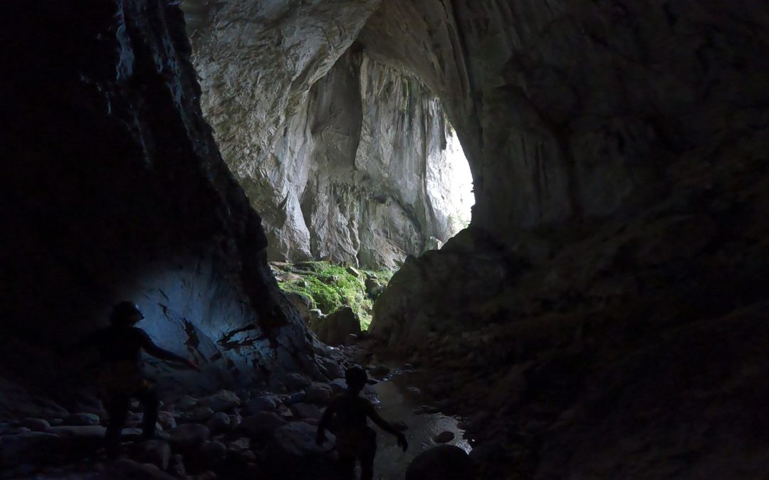 Aventura en Asturias: La Cueva del Tinganón | Nivel medio ⭐⭐