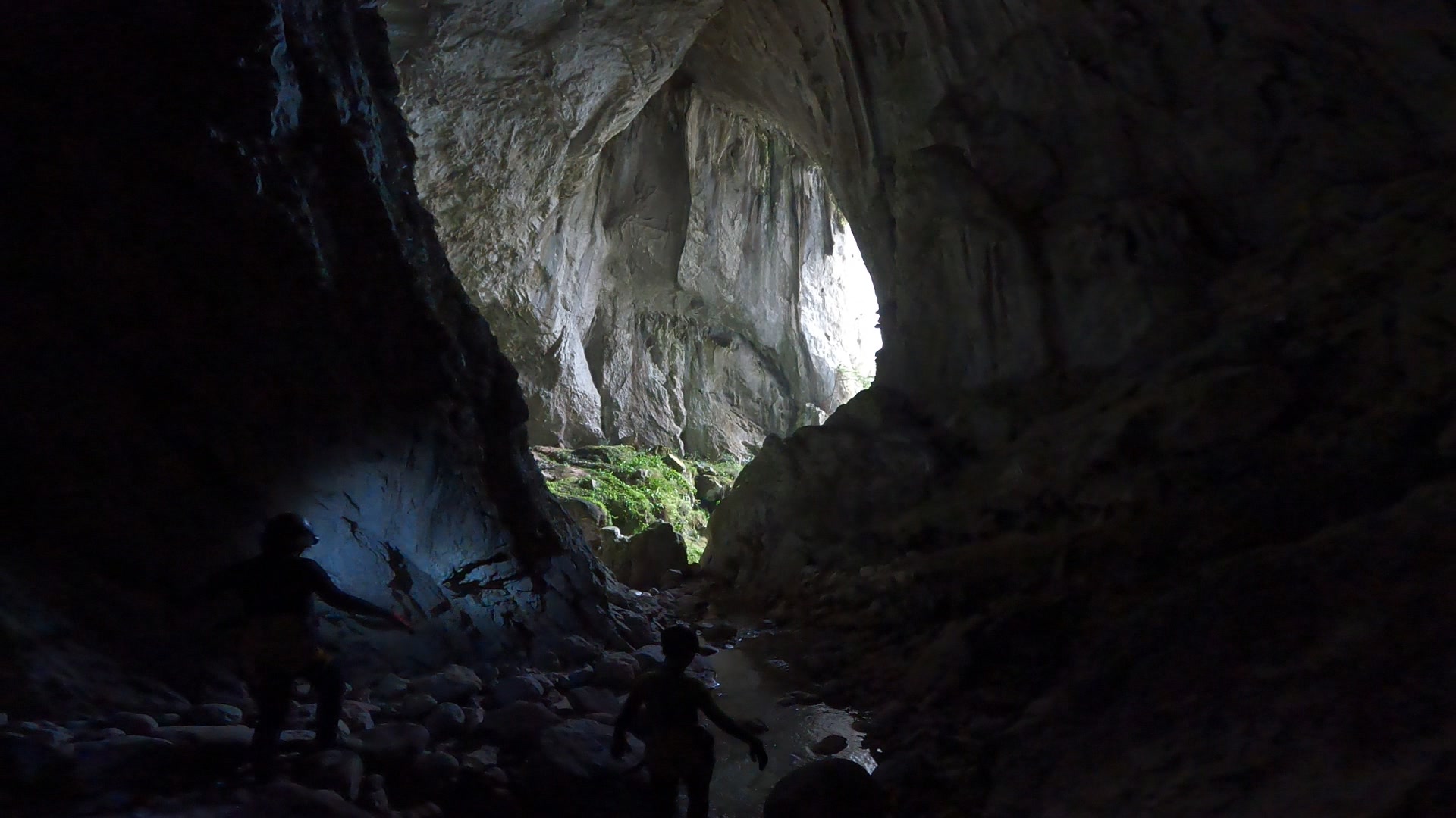 Aventura en Asturias: La Cueva del Tinganón | Nivel medio ⭐⭐